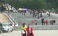 Khai hội chùa Hương Tích (Hà Tĩnh)