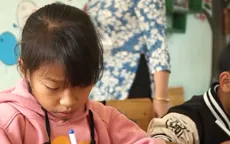 Lớp học hạnh phúc của cô bé nhà nghèo