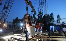 Hoàn tất đóng ống thép, nỗ lực rút trụ bê tông để đưa bé trai lên mặt đất