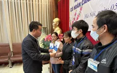 Trao tặng 200 suất quà cho bệnh nhân BHYT có hoàn cảnh khó khăn