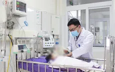 Cấp cứu bé gái bị rơi xuống bể nước của gia đình