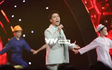 Anh Tú mang "Năm qua đã làm gì" đến Gala Việc tử tế, thổi bừng không khí rộn ràng ngày cuối năm