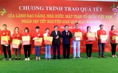 Phó Chủ tịch Quốc hội Nguyễn Khắc Định trao quà Tết tại Thái Bình