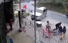 Xe ô tô mất lái lao thẳng vào nhóm người ngồi sưởi bên đường