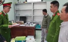 Khởi tố 2 cán bộ phường "cắt xén" tiền hỗ trợ lũ lụt của người dân