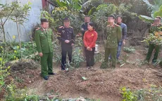 Trồng gần 900 cây thuốc phiện trong vườn nhà để... "chữa bệnh"