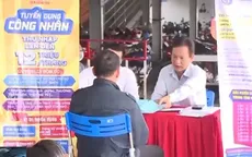 “Tiếp thị” việc làm ở... bến xe