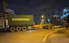 Va chạm với xe container lúc rạng sáng, một thanh niên tử vong