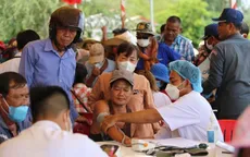 Y, bác sỹ Bệnh viện Chợ Rẫy Phnom Penh khám bệnh miễn phí cho cho người dân nghèo Campuchia