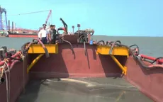 Tạm giữ sà lan chở 90m3 cát không rõ nguồn gốc