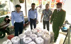 Xử phạt cơ sở sản xuất hơn 500 lít rượu ngâm không rõ nguồn gốc