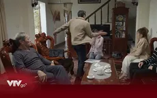 Dưới bóng cây hạnh phúc - Tập 30: Nghĩ Son nói dối bị ung thư, Đạt thẳng tay tát vợ