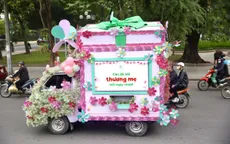 Hộp quà di động nhân ngày 8/3 trên đường phố Hà Nội