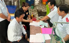 Bạc Liêu: Bắt quả tang một cơ sở bơm tạp chất vào tôm