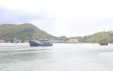 Lai dắt tàu cá BĐ 91356 TS bị hỏng máy vào bờ an toàn