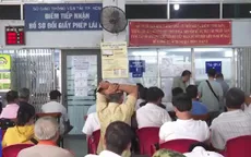 Người dân đi đổi giấy phép lái xe tăng đột biến