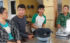 Kịp thời cứu 2 ngư dân bị chìm bè trên biển