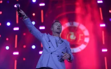Ronan Keating - Vinh Khuất trở thành "ông tơ se duyên" cho những màn "kiss cam"