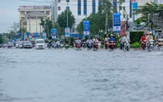 Triều cường, mưa lớn làm ảnh hưởng cuộc sống