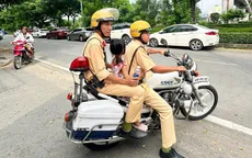 TP Hồ Chí Minh: Bé gái 6 tuổi đi lạc được CSGT hỗ trợ tìm lại gia đình