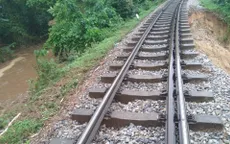 Mưa lớn kéo dài, đường sắt Bắc Nam bị sạt lở, ngập lụt nhiều đoạn