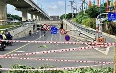 TP Hồ Chí Minh: Xe tải tông sập thanh giới hạn chiều cao trên Xa lộ Hà Nội