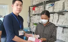 Tài xế xe bus trao trả hơn 2 tỉ đồng cho nữ hành khách để quên