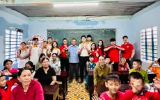 Chuyến xe tử tế tháng 11: Mang thư viện sách đến với lớp học làng chài xứ Huế