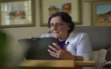 Nữ họa sĩ 94 tuổi vẫn vẽ tranh bằng công nghệ