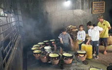 Câu chuyện của những người làm bánh xèo chay miễn phí cho du khách