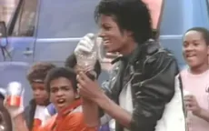 Áo khoác của Michael Jackson được bán đấu giá hơn 300.000 USD