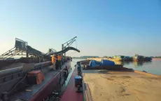 Bắt giữ vụ khai thác cát trái phép trên sông Hồng