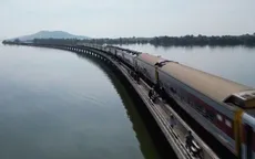 Chuyến tàu "nổi" thu hút du khách tại Thái Lan