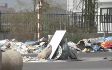 Con đường ngập phế thải giữa lòng Thủ đô