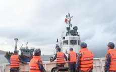 Tàu Hải quân lai kéo tàu cá của ngư dân Bình Định gặp nạn về bờ an toàn