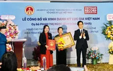 Cụ bà 78 tuổi đạt kỷ lục Việt Nam môn Yoga dưới nước