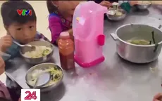 Bất thường bữa ăn bán trú vùng cao: 11 học sinh ăn 2 gói mì tôm chan cơm