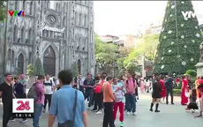 Du khách đón không khí Noel sớm ở Nhà thờ Lớn Hà Nội
