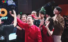 IELTS FACE-OFF Tập 12: Không khí Giáng sinh ngập tràn, đoàn tụ đủ 5 host tại studio