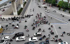 Hà Nội: Hàng loạt xe máy đi ngược chiều tại ngã tư Nguyễn Trãi - Khuất Duy Tiến