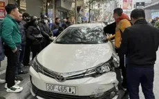 Hà Nội: Va chạm giữa ô tô con và xe máy, 5 người trong một gia đình bị thương