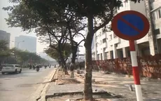 Vỉa hè Hà Nội bị đào xới để lát lại
