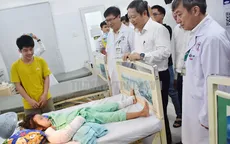 TP Hồ Chí Minh khen thưởng ê-kíp bác sĩ nối sống cánh tay cho bé 5 tuổi