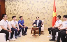 Thủ tướng Phạm Minh Chính gặp nhóm sinh viên Việt Nam đoạt giải tại cuộc thi của COP28