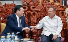 Chủ tịch Quốc hội Vương Đình Huệ gặp các nguyên lãnh đạo cấp cao Lào
