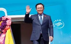 Chủ tịch Quốc hội Vương Đình Huệ đến Thủ đô Bangkok, bắt đầu thăm chính thức Thái Lan