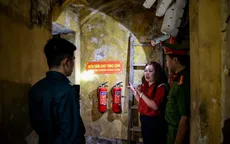 Tuần tra phòng cháy ban đêm trên phố cổ Hà Nội