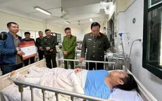 Giám đốc Công an TP Hà Nội thăm chiến sĩ bị thương khi làm nhiệm vụ