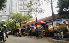 Hàng loạt cây xanh bị đóng đinh “kêu cứu”