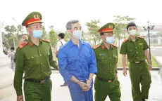 Dẫn giải cựu Giám đốc Bệnh viện Tim Hà Nội Nguyễn Quang Tuấn hầu tòa